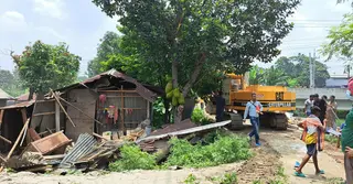 কুষ্টিয়ায় ৩৫ স্থাপনা গুড়িয়ে দিলো প্রশাসন
